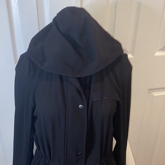 LIKE NEW lightweight black spring jacket - Picture 5 of 6